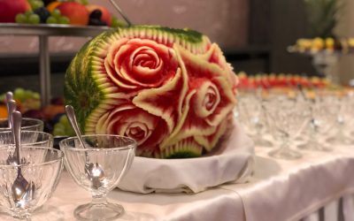 Rózsát faragtak a dinnyébe Gyulán, a Park Hotelben