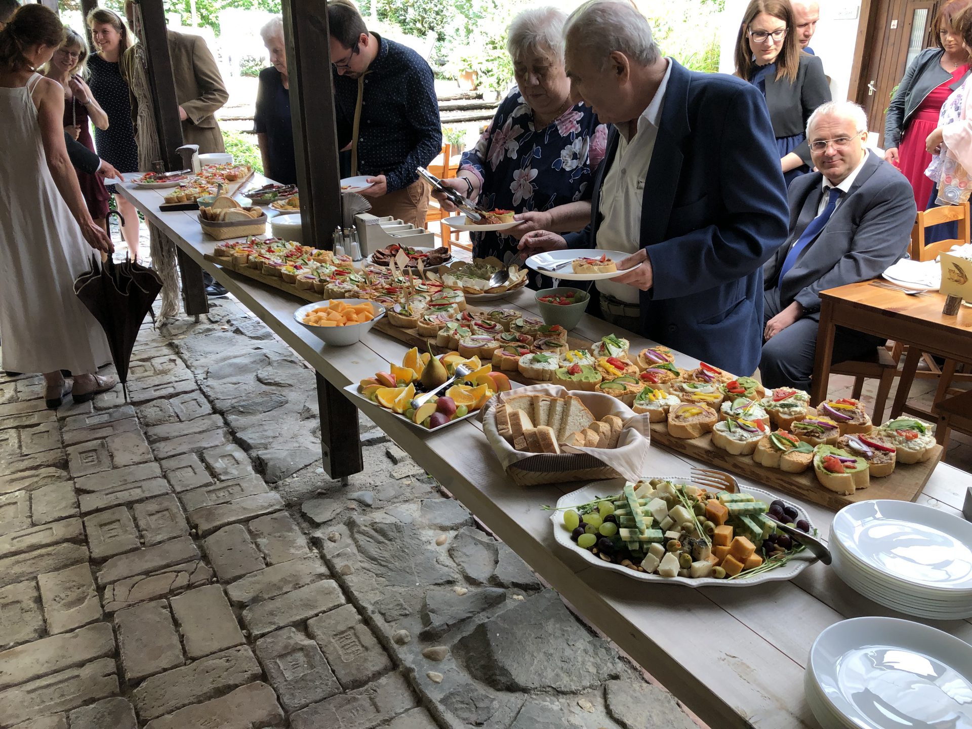 Angyalkert Tábor Cserhátszentiván, vendégváró falatkák egy hatalmas fatálon